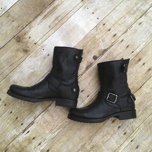 Frye Veronica Back Zip Short boots sz 7B
